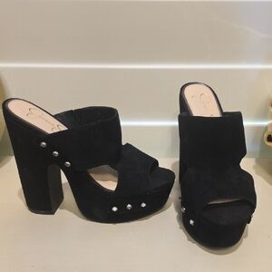 NEW Chic Black Platform Mules